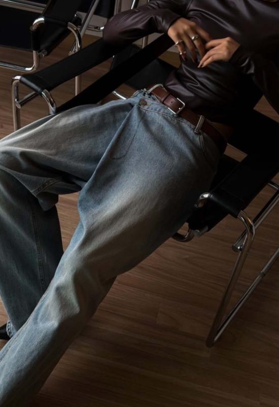  더 엔케이씨 스토어 데님 팬츠 Nkc 크리스 크로스 배기 진 라이트 워시 데님 - The NKC Store