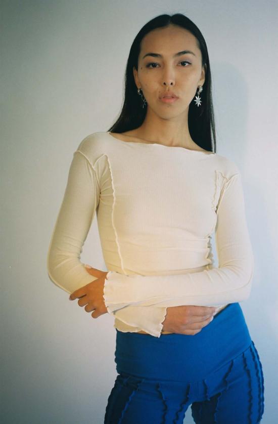  베이스레인지 긴팔 티셔츠 오마토 씨임 탑 오프 화이트 - BASERANGE