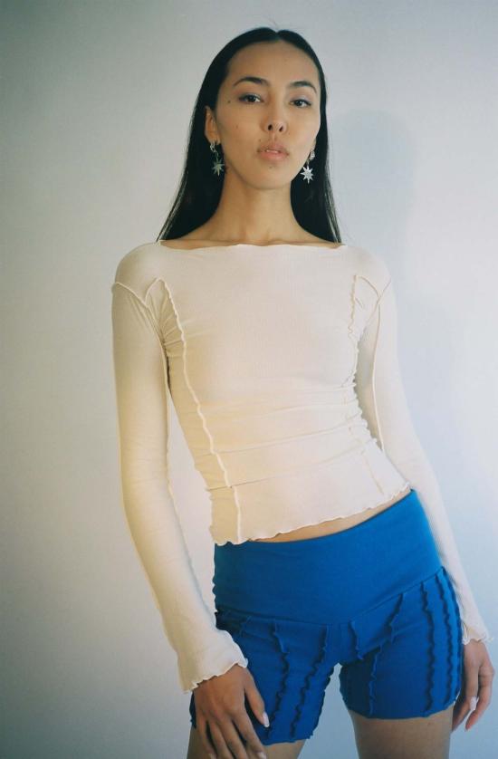  베이스레인지 긴팔 티셔츠 오마토 씨임 탑 오프 화이트 - BASERANGE