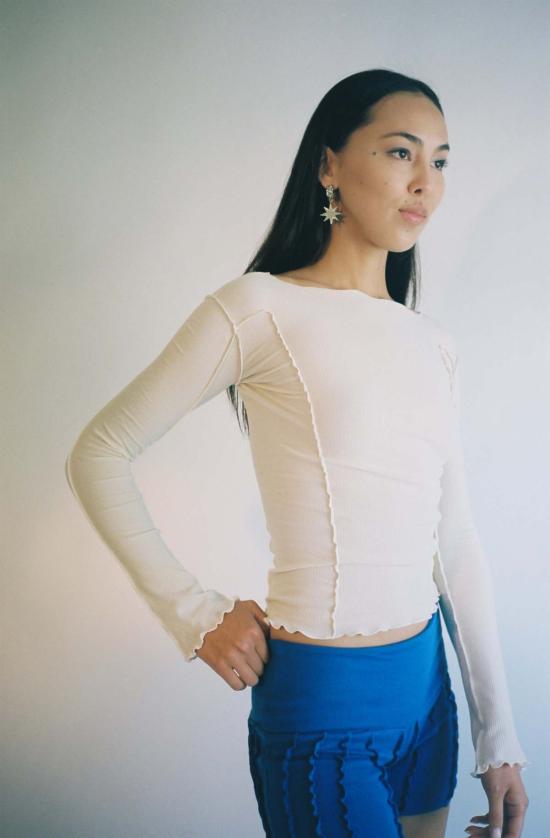  베이스레인지 긴팔 티셔츠 오마토 씨임 탑 오프 화이트 - BASERANGE