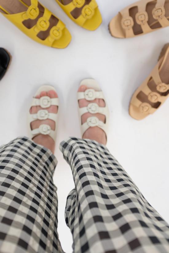  베클리나 뮬/슬리퍼 버클 클로그 오프 화이트