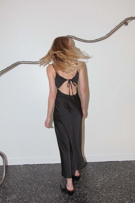  스튜디오 롱 원피스 114 새틴 & 레이스 슬립 블랙 - STUDIO