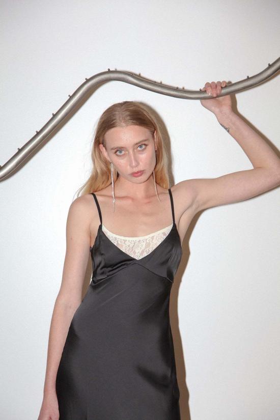  스튜디오 롱 원피스 114 새틴 & 레이스 슬립 블랙 - STUDIO