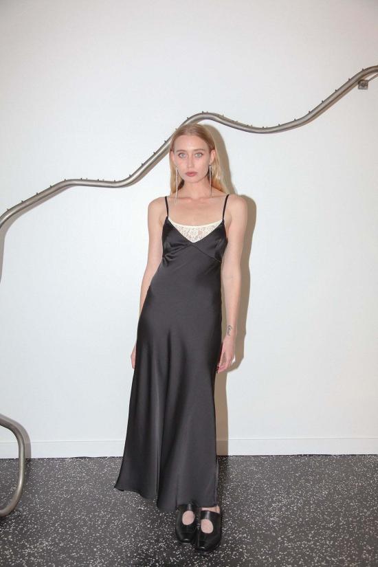  스튜디오 롱 원피스 114 새틴 & 레이스 슬립 블랙