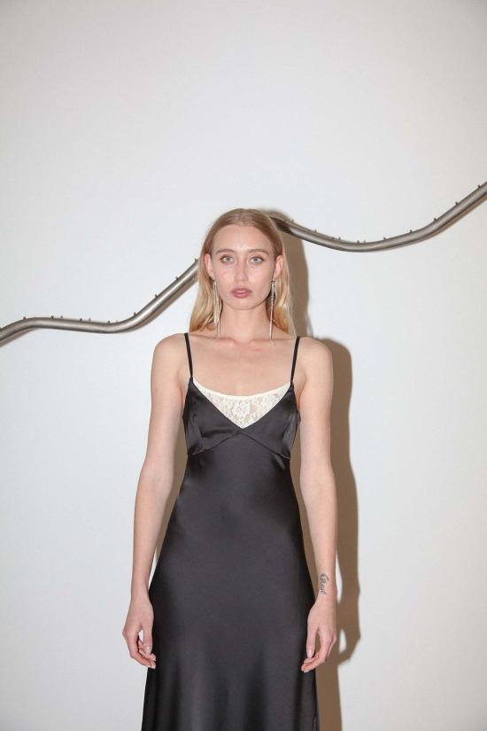  스튜디오 롱 원피스 114 새틴 & 레이스 슬립 블랙 - STUDIO