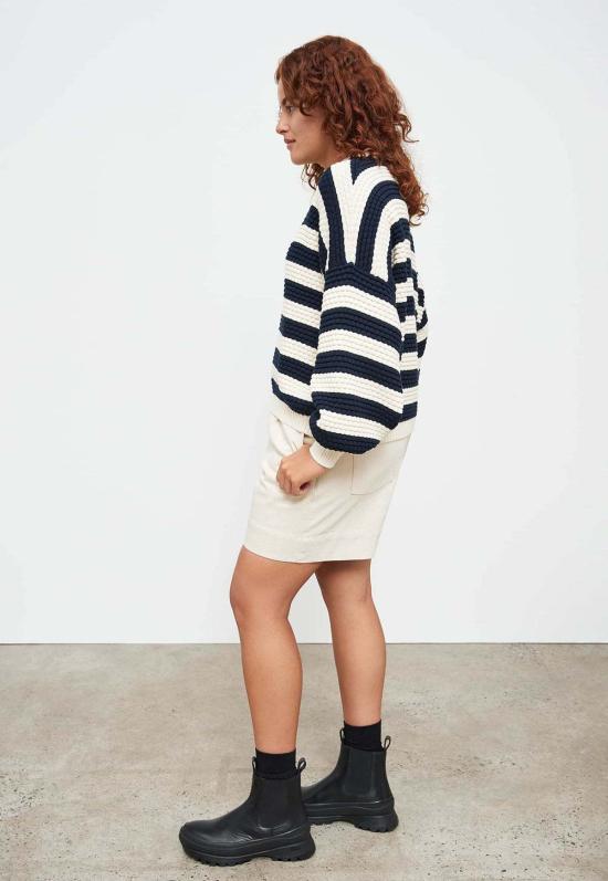  코우토우 터틀넥 버블 점퍼 인디고 스트라이프 - KOWTOW