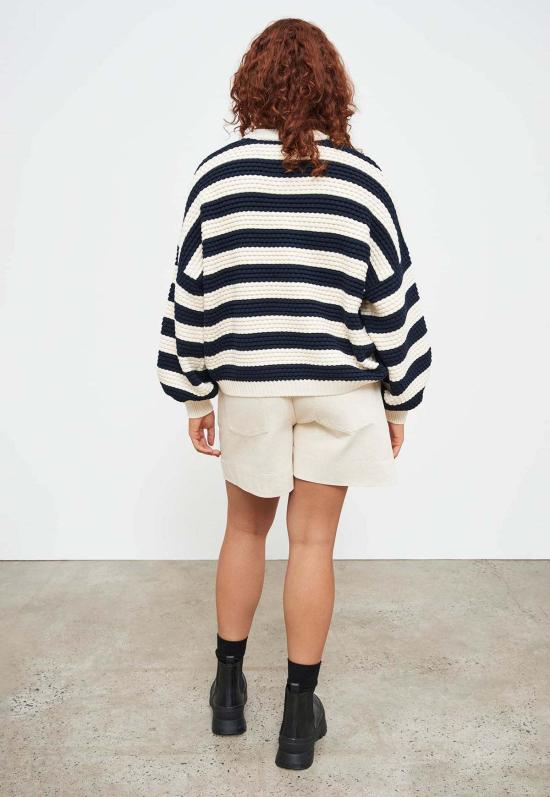  코우토우 터틀넥 버블 점퍼 인디고 스트라이프 - KOWTOW