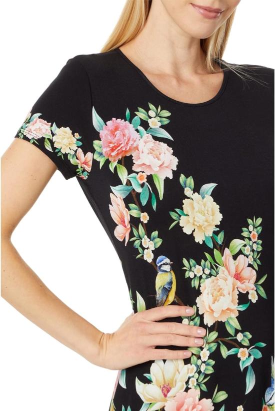  조니 와스 숏 원피스 Johnny는 Janie가 가장 좋아하는 캡 슬리브 드레스 Birdie였습니다. - JOHNNY WAS