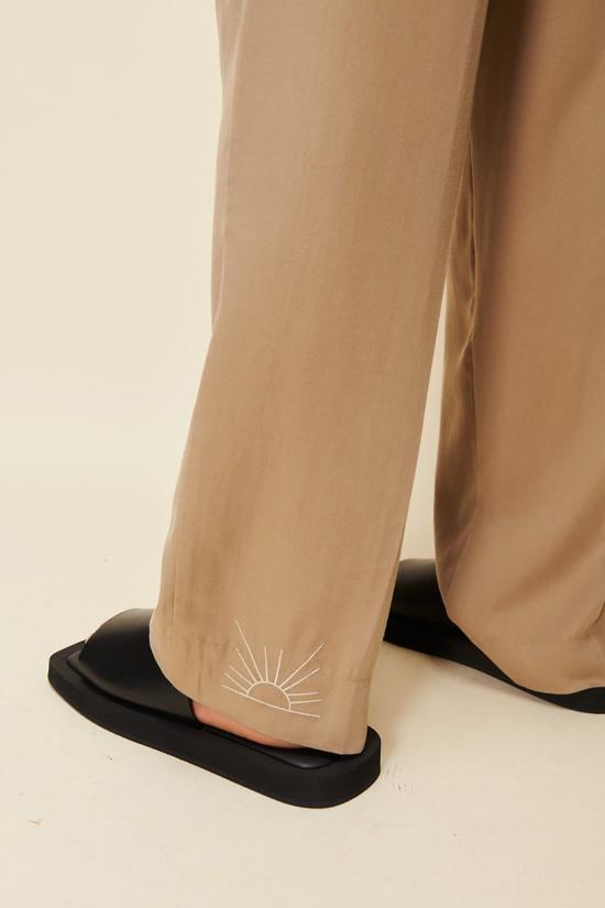  하우스오브써니 스트레이트 팬츠 하우스 오브 서니 아말피 팬츠 카라멜 - HOUSE OF SUNNY