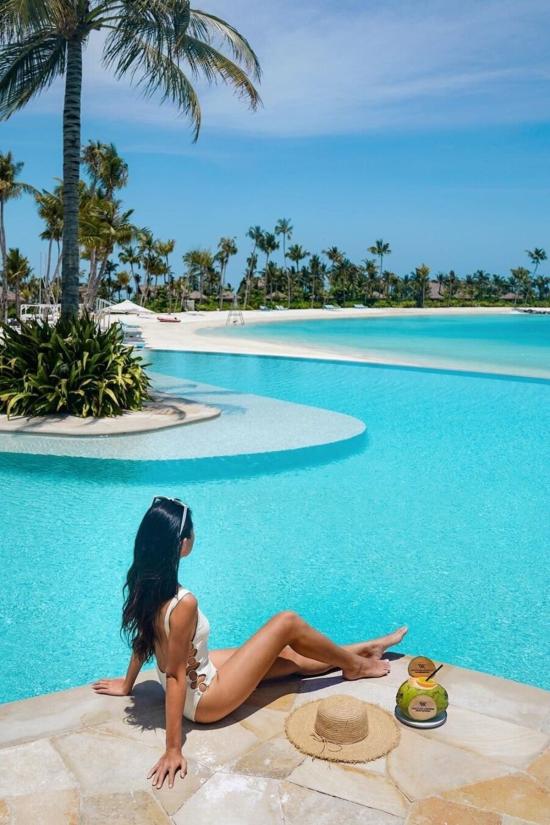  솔리드 앤 스트라이프 원피스 수영복 제니퍼 원피스 크림 - SOLID AND STRIPED