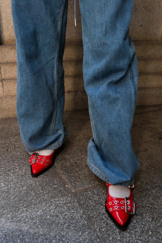  가니 플랫 슈즈 청키 버클 발레리나 레이싱 레드 - GANNI