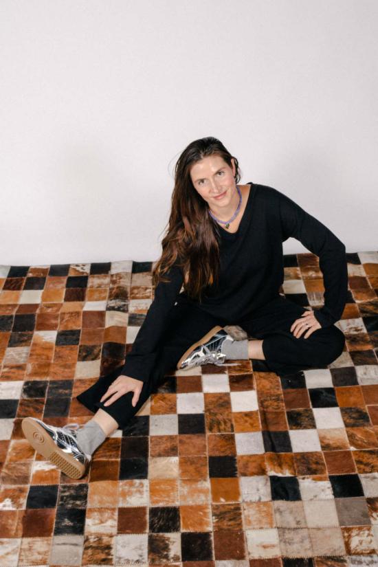  Corinne Collection 블라우스 코린 컬렉션 루나 V넥  블랙 - OTHER BRANDS