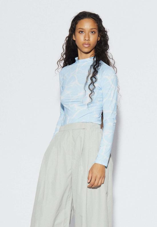  오벌 스퀘어 블라우스 오스 스카이  Aop 블루 풀 - OVAL SQUARE