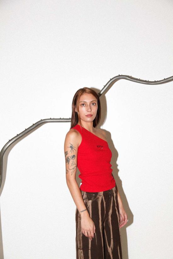  케이코 민소매 티셔츠 Kk Co 피어싱 원 숄더 리브 탱크 레드 - KKCO