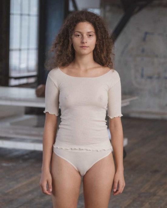  베이스레인지 반팔 티셔츠 Baserange 파마 3/4 탑 오프 화이트 - BASERANGE