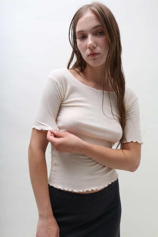  베이스레인지 반팔 티셔츠 Baserange 파마 3/4 탑 오프 화이트 - BASERANGE