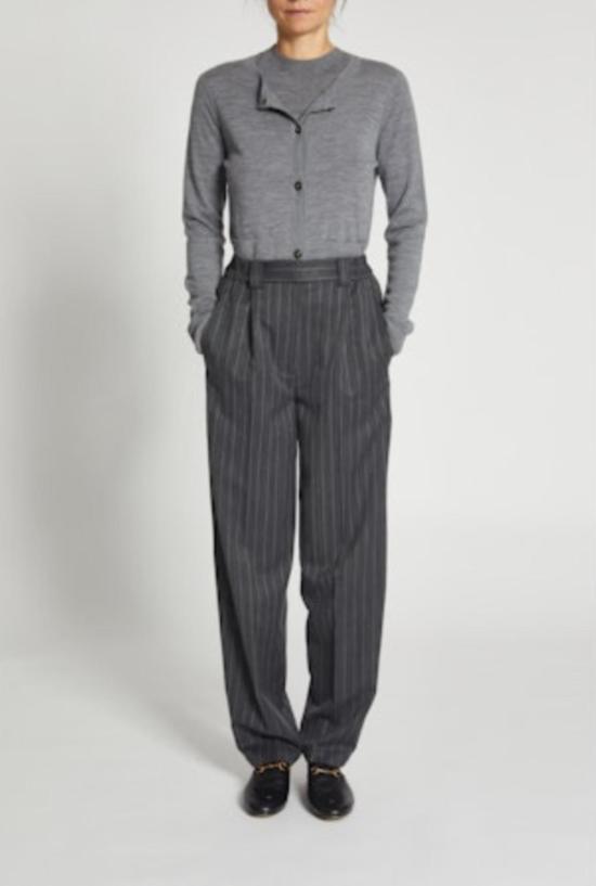  세인트 아트 스트레이트 팬츠 체스터 핀스트라이프 바지 그레이 핀스트라이프