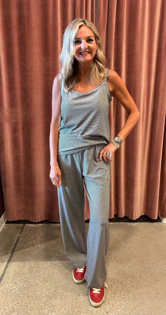  도니 민소매 티셔츠 . 저지 스트라이프 스파게티 탱크 제트 스트라이프 - DONNI.