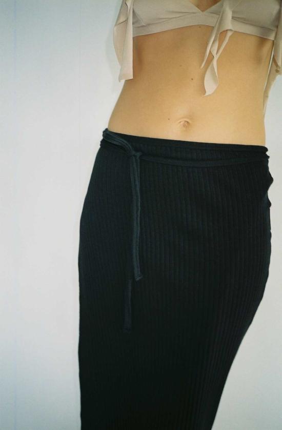  베이스레인지 롱 스커트 베이스렌지 브릭 스커트 블랙 - BASERANGE