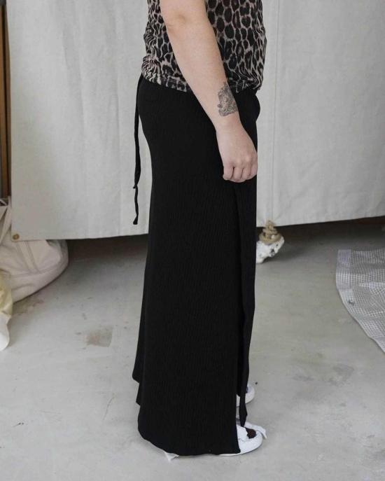  베이스레인지 롱 스커트 베이스렌지 브릭 스커트 블랙 - BASERANGE