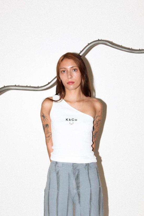 케이코 민소매 티셔츠 Kk Co 피어싱 원 숄더 리브 탱크 화이트 - KKCO