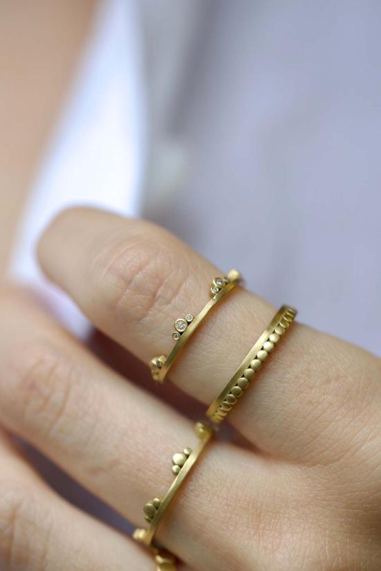  아난다 칼사 주얼리 반지 컨티뉴어스 사이드 도트 밴드 링 골 - ANANDA KHALSA JEWELRY