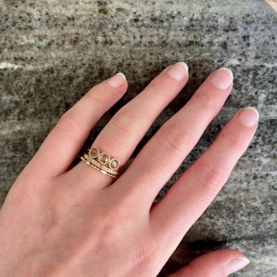  제니 권 디자인스 반지 제니 권 디자인 그린 사파이어 아리아 링 14K 옐로우/14K 로즈/14K 화이트 - JENNIE KWON DESIGNS