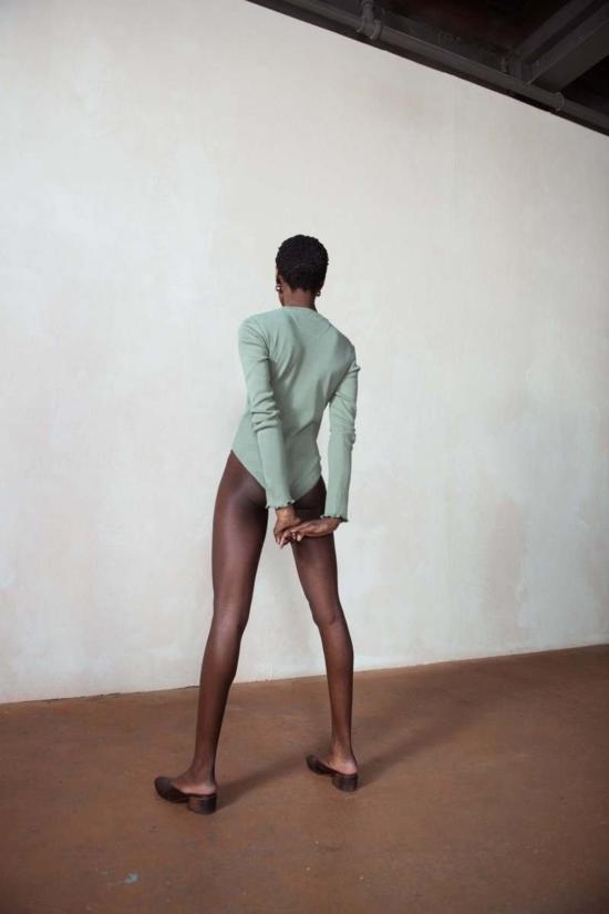  마리아 스탠리 바디수트 티셔츠 피어스 바디수트 셀라돈 - MARIA STANLEY