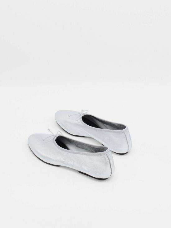  어바웃 아리안느 플랫 슈즈 Arianne Mila Sandal Silver에 대하여 - ABOUT ARIANNE