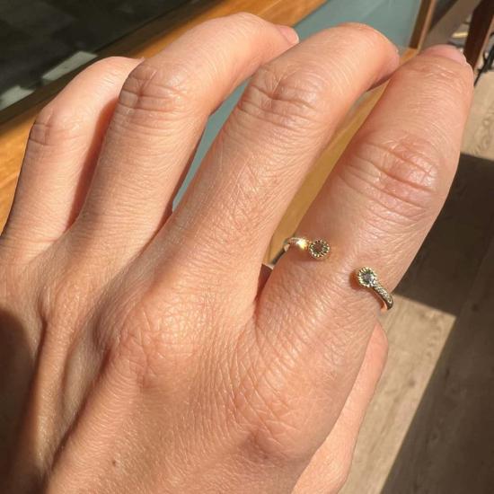  제니 권 디자인스 반지 제니 권 디자인 사파이어 베젤 이퀼리브리엄 커프 링 그린 - JENNIE KWON DESIGNS