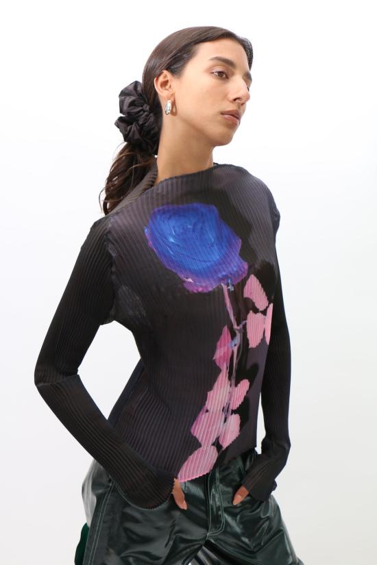  줄리아 호이어 블라우스 로즈 리 플리티드 탑 블루 - JULIA HEUER