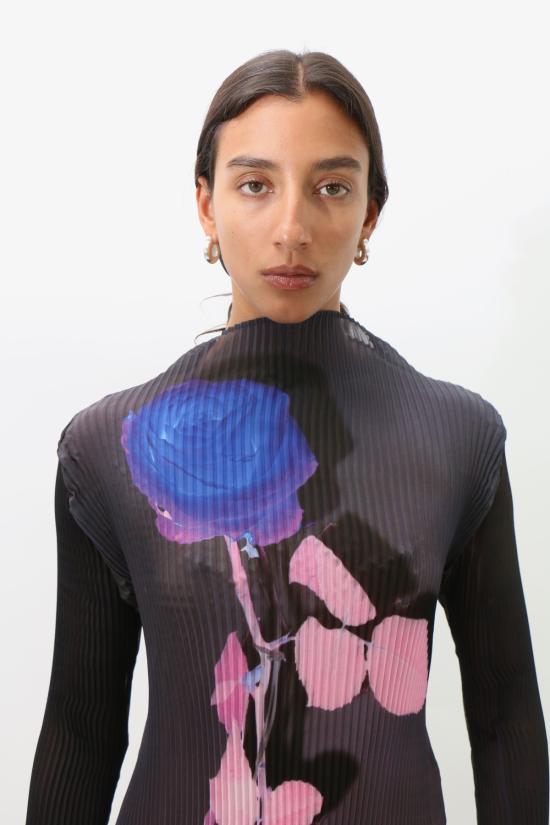  줄리아 호이어 블라우스 로즈 리 플리티드 탑 블루 - JULIA HEUER