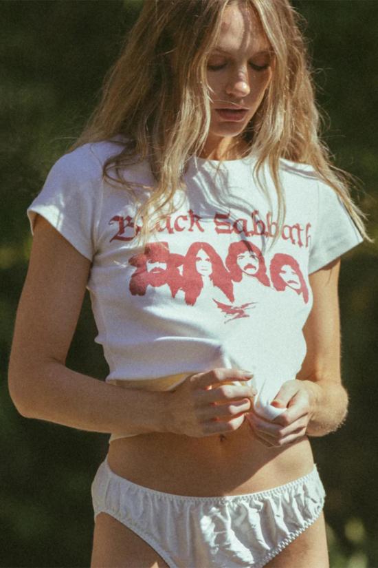  피플 오브 레이저 반팔 티셔츠 People Of Leisure 블랙 사바스 베이비 티 크림 - PEOPLE OF LAISURE