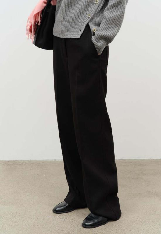  던스트 스트레이트 팬츠 세미 와이드 플리트 슬랙 블랙