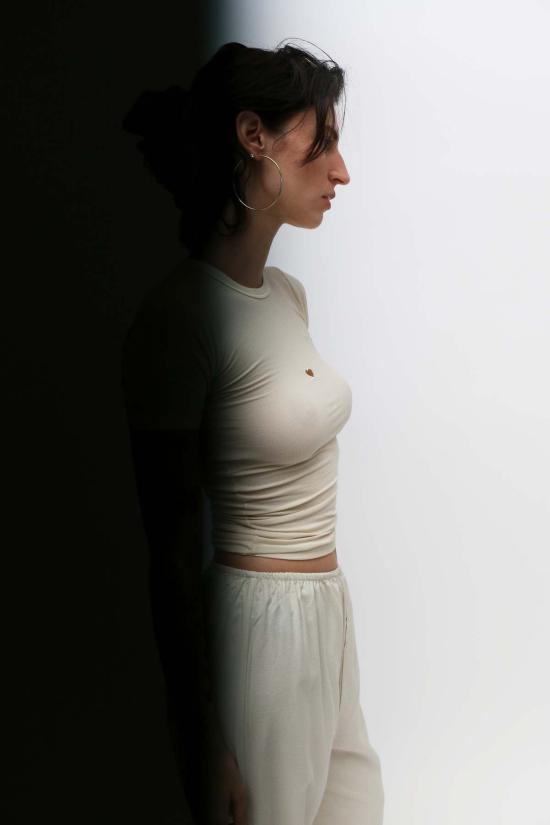  베이스레인지 민소매 티셔츠 언다이드 하트 반팔 크림 - BASERANGE