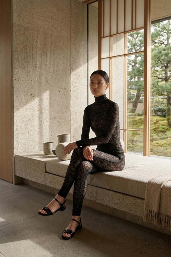  모노수트 바디수트 티셔츠 플로럴 레이스 롱슬리브 터틀넥 바디수트 블랙 - MONOSUIT