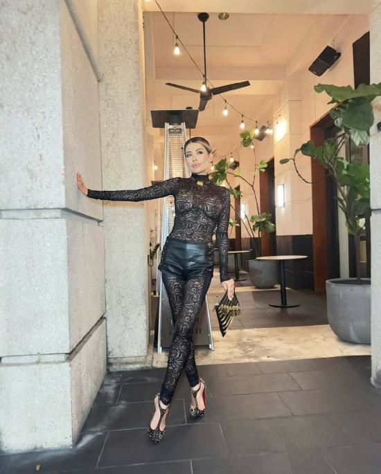  모노수트 바디수트 티셔츠 플로럴 레이스 롱슬리브 터틀넥 바디수트 블랙 - MONOSUIT