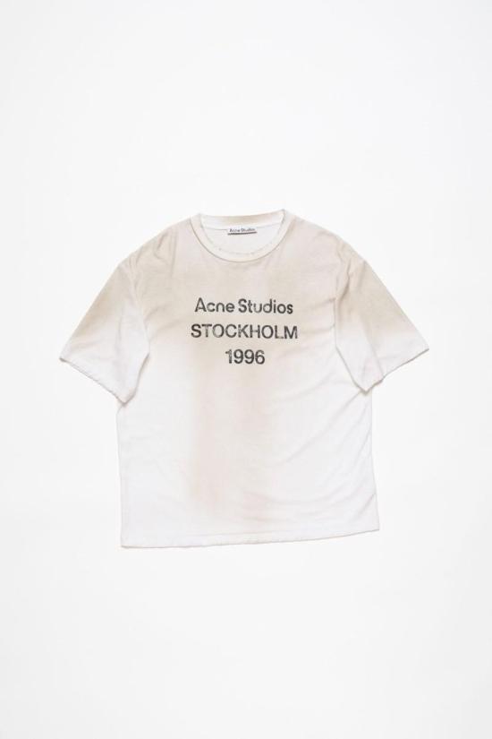 25SS 아크네 스튜디오 반팔 티셔츠 CL0196DC6 DUSTY WHITE DOM