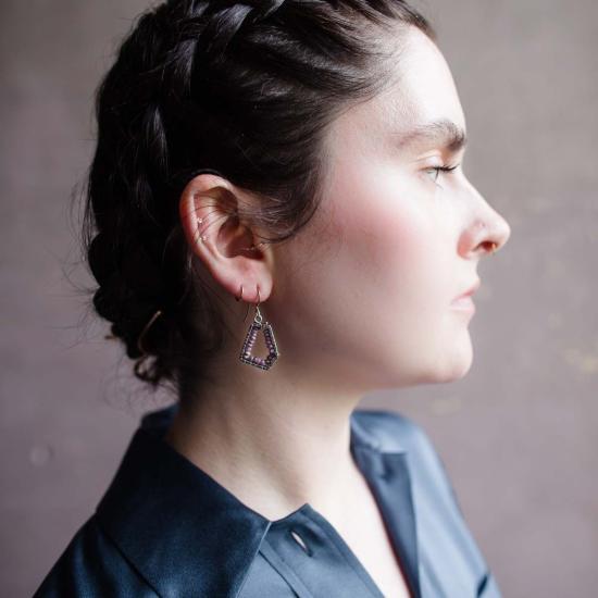  에리카 베일리 이어링 펜타곤  루비