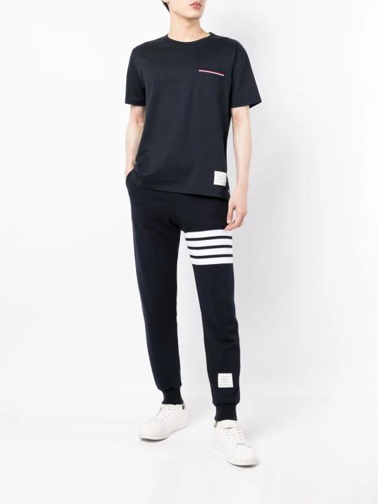  톰브라운 스트라이프 포켓 코튼 반팔 티셔츠 MJS010A01454 navy - THOM BROWNE