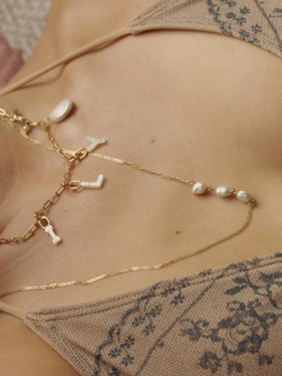  마리아 블랙 목걸이/팬던트 루시드 레터 챠밍 골드