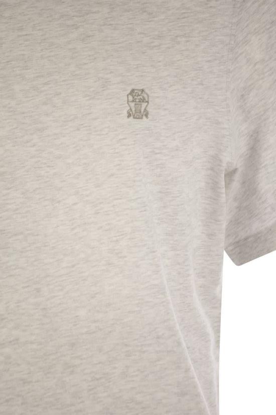  브루넬로 쿠치넬리 자수 로고 티셔츠 M0B137427G CY887 DOM - BRUNELLO CUCINELLI