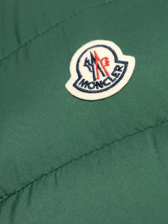  몽클레어 베스트 K10911A00022597YD emerald - MONCLER