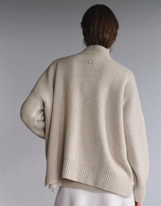  오유나 터틀넥 페더 에어 청키 니트 카디건 - OYUNA