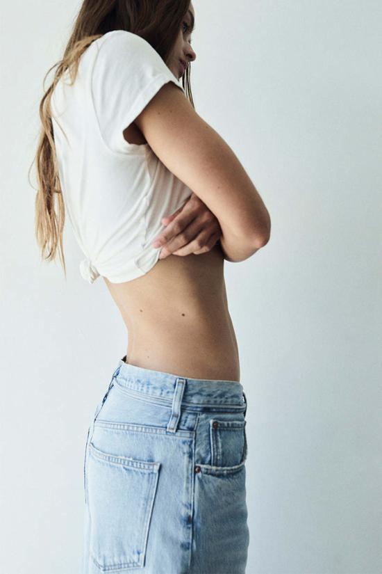  에이골디 반팔 티셔츠 아골드 아딘 쉬런큰 티 화이트 애쉬 - AGOLDE