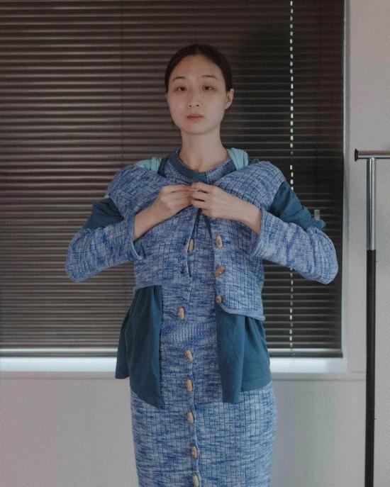  베이스레인지 민소매 티셔츠 드립 블루 - BASERANGE