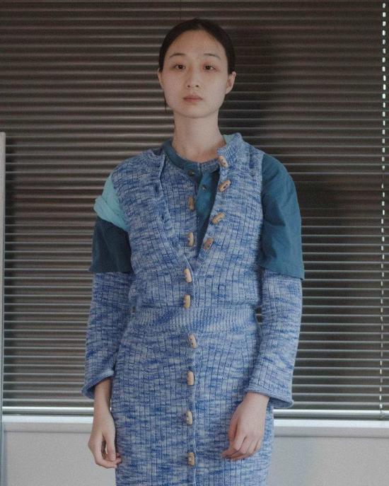  베이스레인지 민소매 티셔츠 드립 블루 - BASERANGE