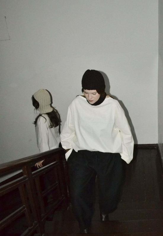  Many Rhizomes 긴팔 티셔츠 많은 뿌리줄기 지브리 셔츠 크림 - OTHER BRANDS