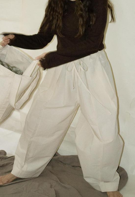  Many Rhizomes 스트레이트 팬츠 많은 뿌리줄기 퍼피 플리츠 팬츠 - OTHER BRANDS