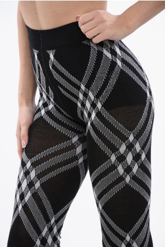  버버리 양말 8083660 A1189 BLACK WHITE Black White - BURBERRY